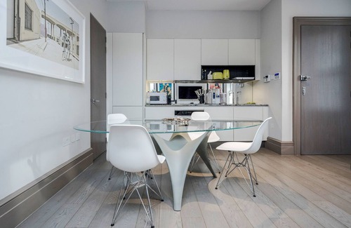 Soho Apartment | In the Heart of Action! Modern 2BR Fully Equipped