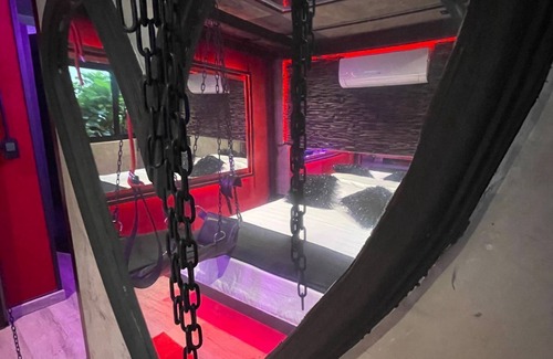 Armenia Apartment | In the heart of downtown Armenia, you will find El Corazon Rojo with Jacuzzi.