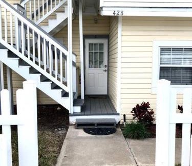 Downtown Dunedin Apartment | In the Heart of Downtown Dunedin One Bedroom Apt NO KIDS, NO PETS