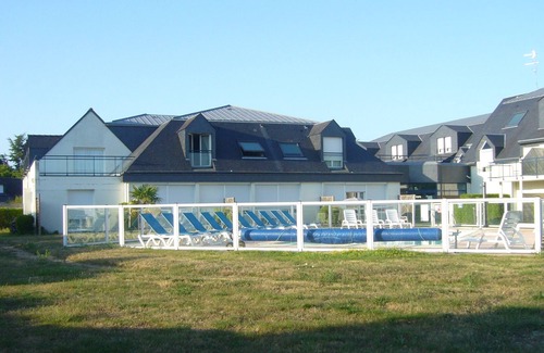 Ile-aux-Moines Apartment | IN THE HEART OF THE GULF - BEAUTIFUL T2 RENOVATED WITH HEATED SWIMMING POOL FOR 4 PEOPLE.
