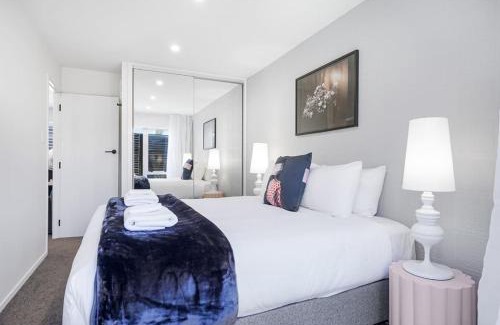 Hamilton Apartment | In the Heart of Hamilton! Modern and Convenient #5 -By KOSH BNB