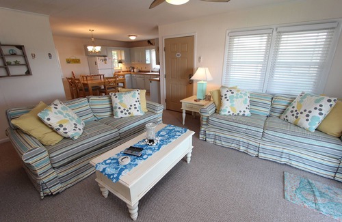 Hatteras House | In The Heart of Hatteras Village. Close to Beach, Restaurants and Marinas.