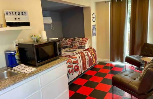 Fort Sill Apartment | In the Heart of Medicine Park, Right outside of Fort Sill perfect for Basic Training Graduation.