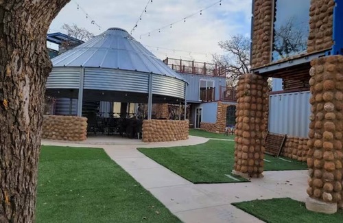 Medicine Park Apartment | In the Heart of Medicine Park, Right outside of Fort Sill perfect for Basic Training Graduation.