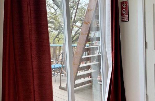Medicine Park Apartment | In the Heart of Medicine Park, Right outside of Fort Sill perfect for Basic Training Graduation.
