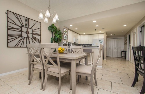 Pensacola Beach Condo | In the heart of Pensacola Beach! Emerald Isle 2Br/2ba