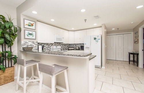 Pensacola Beach Condo | In the heart of Pensacola Beach! Emerald Isle 2Br/2ba