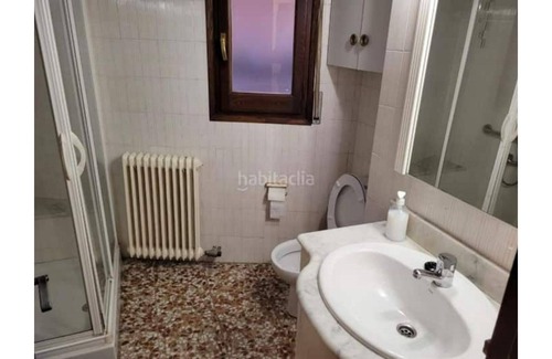 Puigcerda Apartment | In the heart of Puigcerdà, a short walk from the lake