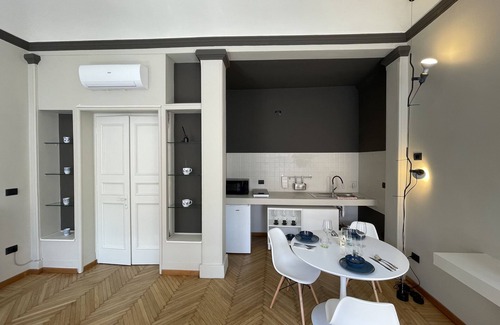 Old Town Apartment | In the heart of the city of Modena Studio apartment with view of Duomo and Ghirlandina