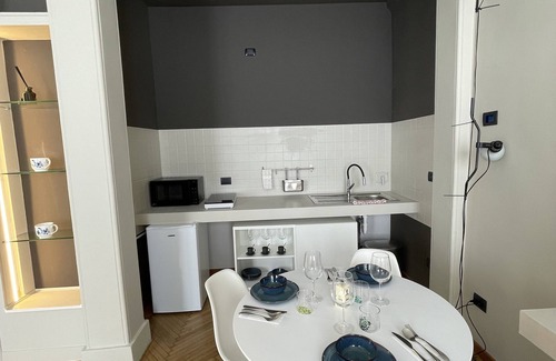 Old Town Apartment | In the heart of the city of Modena Studio apartment with view of Duomo and Ghirlandina