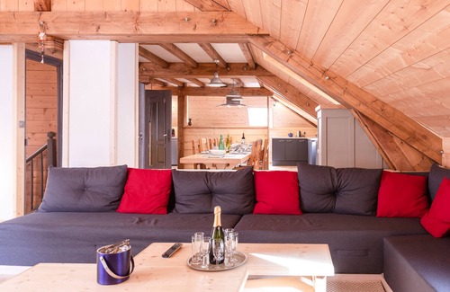 Cauterets House | In the heart of the village house of 182 m2, completely renovated