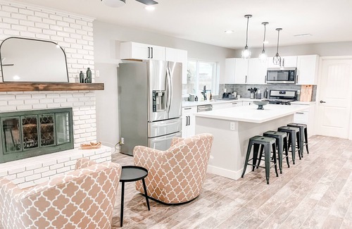 Palm Valley House | In the Heart of Old Town Litchfield Park - HEATED POOL