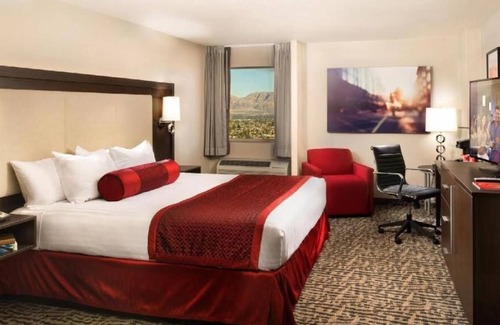 Gateway District House | In the Heart of Vegas Attractions! Casino, 2 Pools, Game Room, Near Mob Museum!