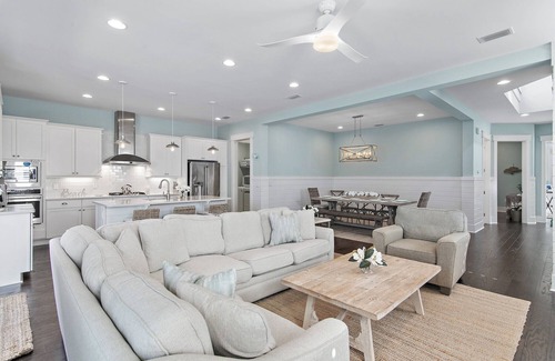 Watercolor House | In the Key of the Sea! Private Saltwater Pool & Hot Tub | Free 6 Bikes + 6-Seater Golf Cart Included | $250 Off 7-Night June Bookings!