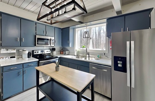 Oakland House | In The Middle | Pet-Friendly, Serene, Upgrades