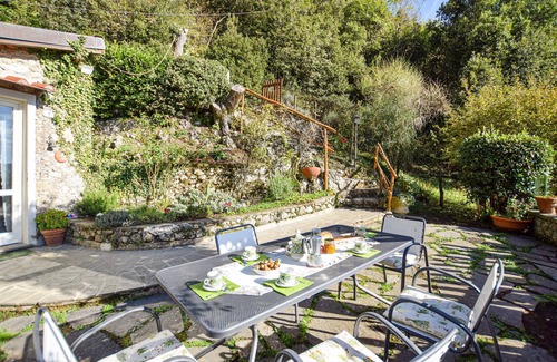 Camaiore House | In the midst of a beautiful mountain world, this cozy vacation home welcomes you.
