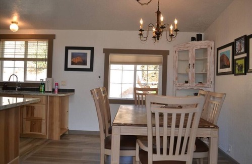 Three Rivers House | In The Oaks