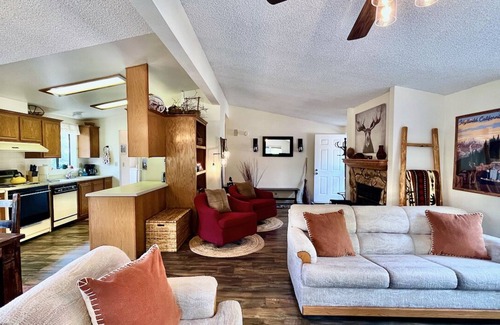 Idyllwild Cabin | In the Pines, Cozy Retreat with Amazing Views