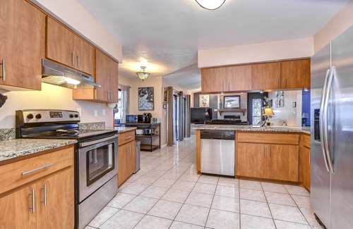Lakeview Village House | In the vibrant suburb of Brandon, FL. An hour or less drive from FL attractions.
