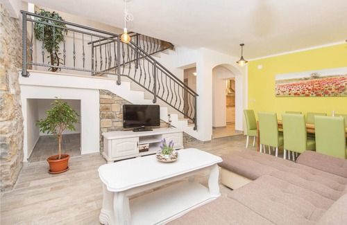 Pican House | In the village of Smilovi.