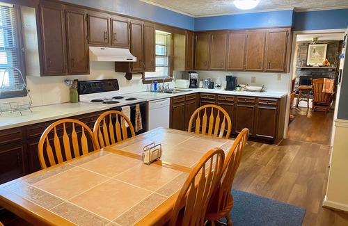 Blowing Rock Cottage | In Town Blowing Rock - Country Club Neighborhood - Charming Rustic Mtn Cottage!