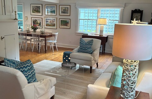 Bridgehampton House | In town Charming Cape, Walkable to Main St Bridgehampton and Beach!