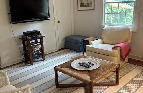 Bridgehampton House | In town Charming Cape, Walkable to Main St Bridgehampton and Beach!