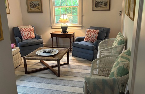 Bridgehampton House | In town Charming Cape, Walkable to Main St Bridgehampton and Beach!