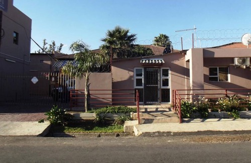 Parys Apartment | In-Town Guest Lodge Parys