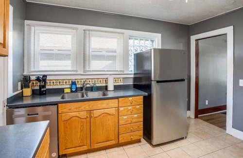 South Wedge House | In-Unit Laundry, Parking, 1GB WiFi, & Patio Deck