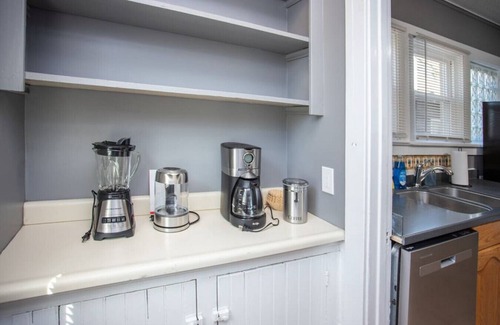 South Wedge House | In-Unit Laundry, Parking, 1GB WiFi, & Patio Deck