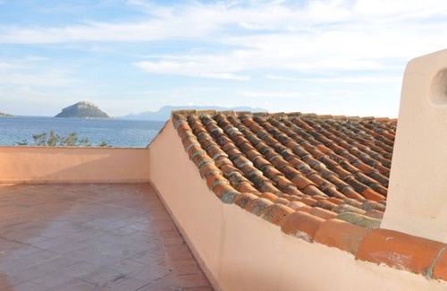 Baia Caddinas Apartment | In villa with garden by the sea apartment with sun terrace