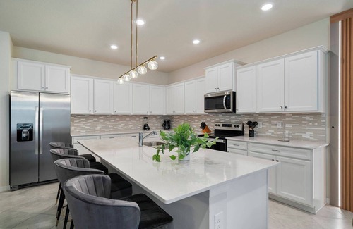 Sunrise Lakes House | Incredible 10Bd SummerKitchen Windsor Cay