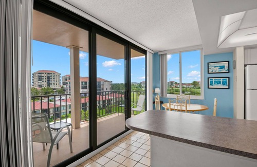 Palma del Mar Condo | Incredible 6th floor penthouse condo with souther water views of Tampa Bay!