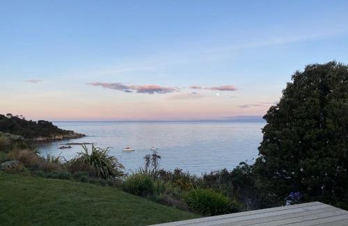 Kaiteriteri House | Incredible Bay Views - Kaiteriteri Bach