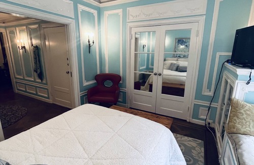 Theater District Apartment | Incredible Beau Art Style Flat Near Union Square & Nob Hill