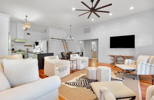 Thunderbolt House | Incredible Coastal Getaway w/Private Pool Near Sav + Beach by Lucky Savannah