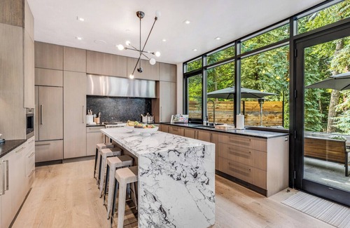 Aspen House | Incredible contemporary home overlooking the Roaring Fork River in Aspen CO