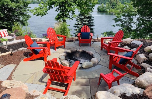 Lake Shore Cabin | Incredible Gull Lake Views - Close to Everything