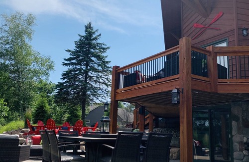 Lake Shore Cabin | Incredible Gull Lake Views - Close to Everything
