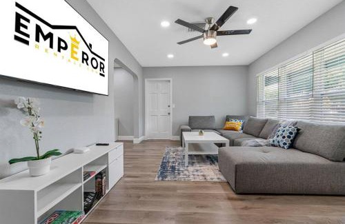 Bearss Plaza House | Incredible Heated Pool House in Tampa
