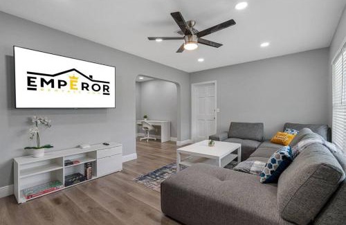 Bearss Plaza House | Incredible Heated Pool House in Tampa