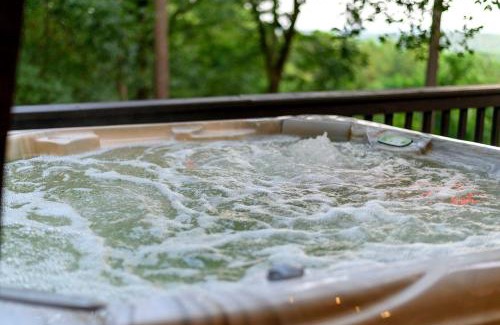 Broken Bow House | Incredible Luxurious Cabin Fantastic for All the Family in Broken Bow, Oklahoma