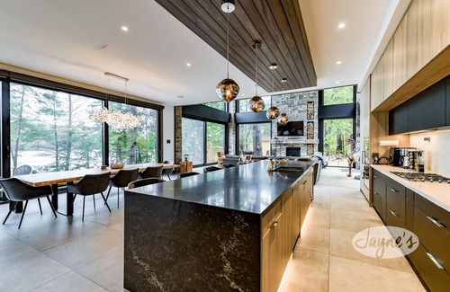 Baysville Cottage | Incredible Modern 6 bdrm, 5 bath Open-Concept Cottage on Lovely Lake of Bays!