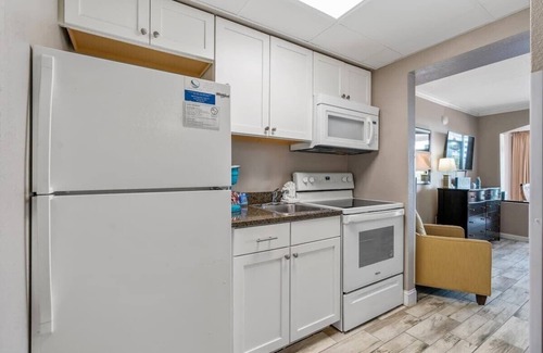 Myrtle Beach Condo | Incredible Poolside Suite@Caravelle!