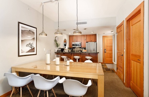 Snowmass Village Condo | Incredible Snowmass Condo by Gondola! Walk to Dining & Shops—A/C, Hot Tubs, Balcony, W/D, Parking!
