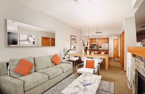 Snowmass Village Condo | Incredible Snowmass Condo by Gondola! Walk to Dining & Shops—A/C, Hot Tubs, Balcony, W/D, Parking!