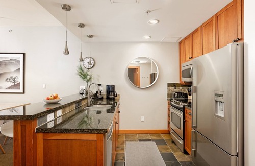 Snowmass Village Condo | Incredible Snowmass Condo by Gondola! Walk to Dining & Shops—A/C, Hot Tubs, Balcony, W/D, Parking!