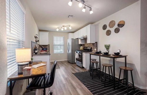 Southside House | Incredible Stay! Fast Wifi & Fully Equipped!