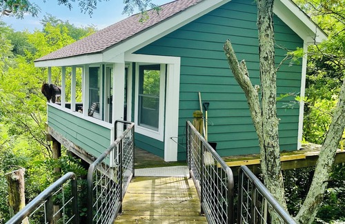 London Cottage | Incredible Treeline Views! The treehouse guest house, where the bison roam.